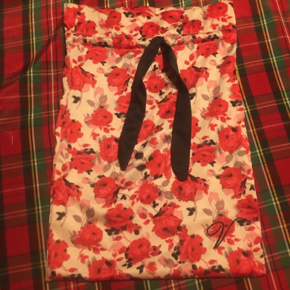 Victoria secret slippers Size large & matching bag - Picture 3 of 3